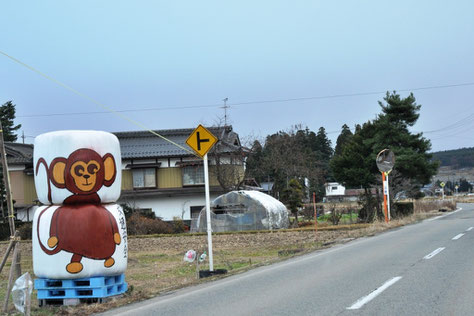 交通安全を祈るサル（イメージ）