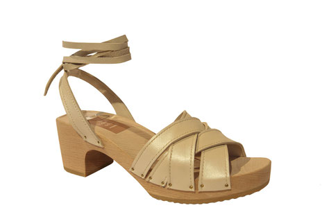 Sandale à talon bois, chaussure d'été, fabriquée à la main et sur mesure par isa, maître artisan sabotier et bottier