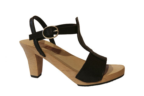 Sandale d'été sur semelle et talon bois modèle Inès, réalisée à la main et sur mesure à saint-bertrand-de-comminges, par les sabots d'isa, maître artisan