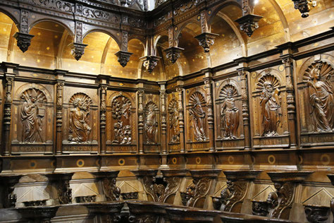 Le chœur des stalles de la cathédrale Sainte-Marie de la cité médiévale de Saint-Bertrand-de-Comminges 