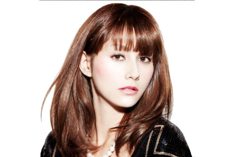 アプラススタイル　ストレート・縮毛矯正がおすすめ　Wヒアルロン酸が髪に潤いを
