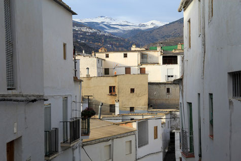 Street in Cádiar with a view on the Sierra Nevada