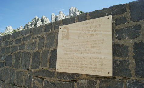 Bronzetafel zur Erinnerung an Winnetou