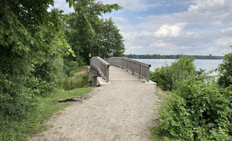 Holzbrücke zwischen dem Kirchensee und dem Schaalsee