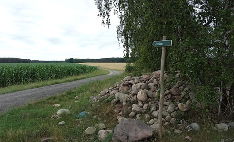 Findlinge am Wegesrand