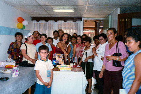 Aus dieser Zeit stammt das Foto von meinem 36. Geburtstag, den ich im Kreise der damaligen Stipendiatinnen und ihrer Kinder feiern konnte.