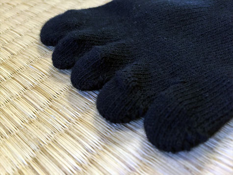 指の腹部分にふくらみがあるのが分かるでしょうか?指に優しくフィットします