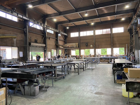 製作金物を担ってくださる工場内の風景