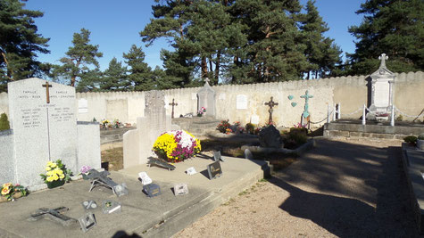 rendent le cimetière .... plus accueillant.