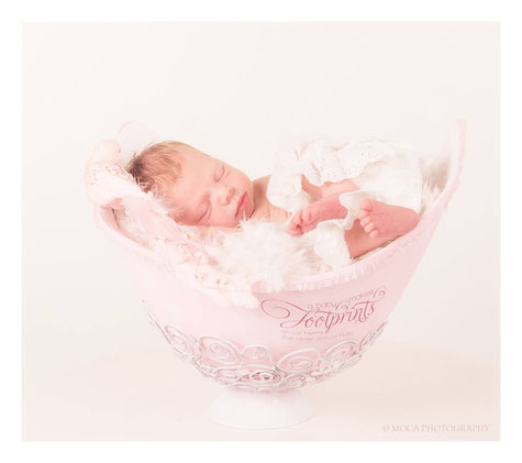 Babykarte mit Baby in Gipsschale