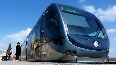 Bordeaux : Le tram ultramoderne