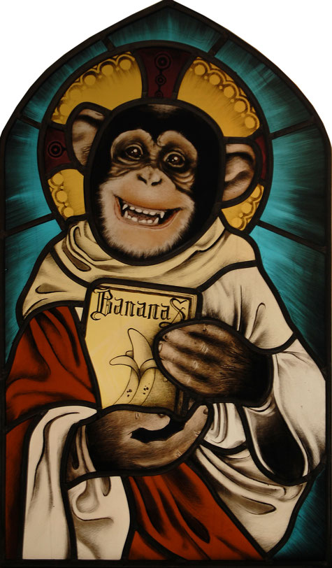 Glas in lood Heilig aapje van Rianne willemsen Utrecht. aap met bijbel bananas . stained glass monkey