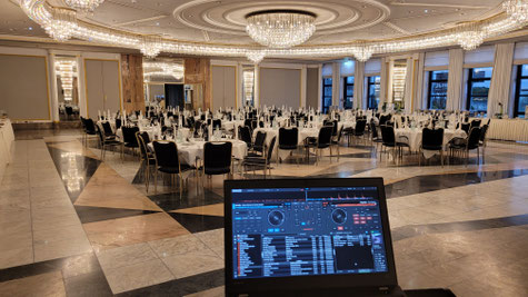 Maritim Hotel Bonn, Blick in den großen Saal.