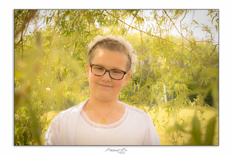 Sollicitée pour une communion, c'est en famille que je passe un bon moment. immortaliser ses souvenirs avec les grands parents, les cousins, ces gens ou les occasions se font rares, ou on prend pas toujours le temps, c'est chose faite pour cette famille!