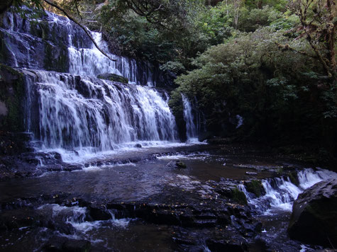 Die Wasserfälle mit dem langen Namen: Purakaunui Falls :)