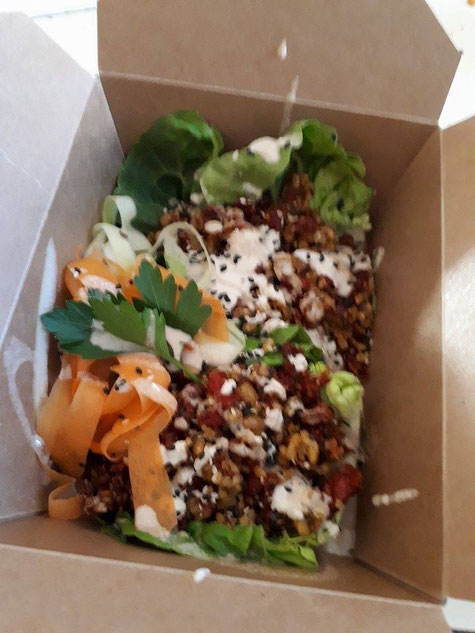 Die rohveganen Tacos haben es mir besonders angetan. Sie bestehen aus einer Mischung von Walnusskernen und getrockneten Tomaten.