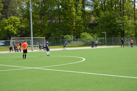 Meister der ruhenden Bälle: Der Senner Präzisions-Artillerist Mirko Cacic erzielt die 2:0-Führung für die Waldbadéquipe.