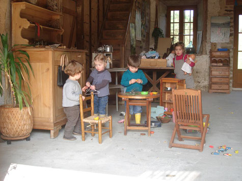 Le Masbareau, un moment « bien-être » avec table d’Hôtes aux produits du jardin, un parc ensoleillé, un terrain de pétanque, 3 chambres tout confort (SdB/wc) et un Gîte 8 personnes.