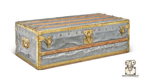 Louis Vuitton zinc explorer trunk - 100 800 €