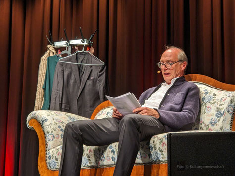 "Ich wollte immer nur hier sitzen und mich entspannen", sagt Martin Brambach in diesem Loriot-Sketch.