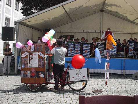Auftritt von Klinik Clown Pepe in Kempten auf dem Stadtfest für den HDC eV.