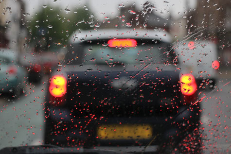 Windschutzscheibe im Regen