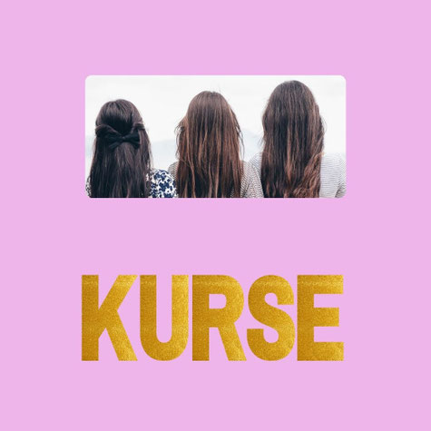 Kurse drei Frauenköpfe von hinten die in die Weite schauen