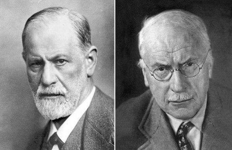 Sigmund Freud (links) und C. G. Jung (rechts) im höheren Alter - Das Bild stammt von einem englischsprachigen Artikel über die Unterschiede zwischen den beiden
