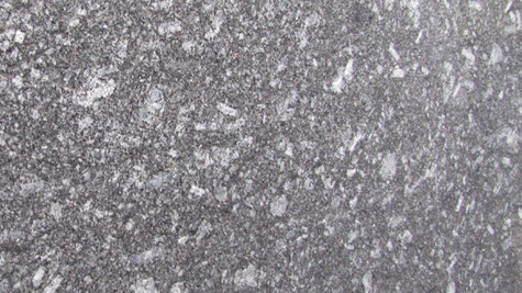 Ein grauer Naturstein Azul Noche Granit