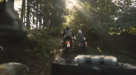 auf los geht's los, direkt von der Burg ab in den Wald