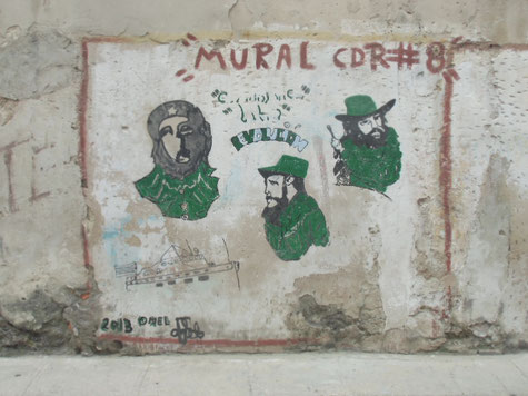 Peinture murale caractéristique : ici, le CDR n°8 qui fait l'éloge des héros de la Révolution