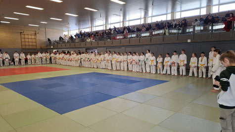 Mit ca. 120 Judoka war die Sporthalle wieder gut gefüllt.