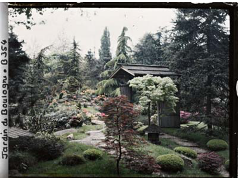 Mai 1915 : Autochrome - Une porte japonaise - Jardin de Boulogne Albert Kahn