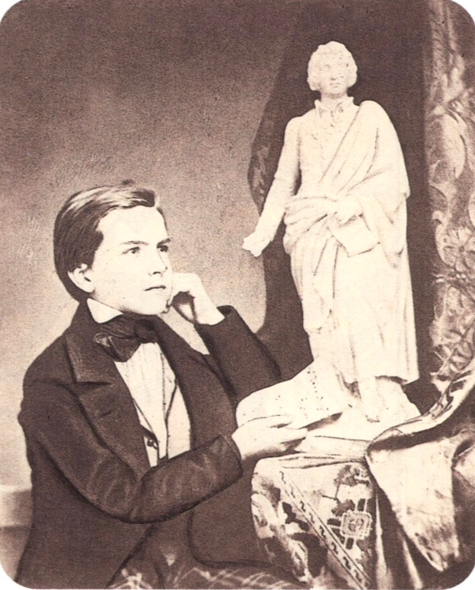 モーツアルトの塑像とともに。1853年・14才