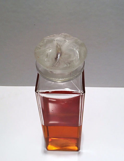 COTY : GROS PLAN SUR LE BOUCHON EN VERRE "LES RONCES" - CREATION R. LALIQUE