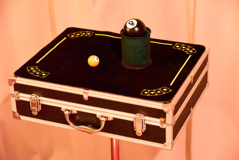 ◎魔法のトランクケース◎マジック◎手品◎ Magic Trunk Table / マジック・トランク・テーブル（脚分解式