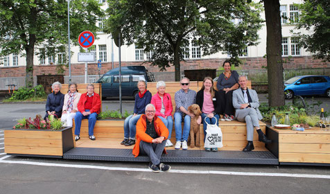Ein neuer Ort für Begegnung, Verweilen, Gespräche, ausruhen, genießen. So viel kostbarer als zwei Parkplätze.Foto: Stefanie Ingwersen, Stadt Marburg.jpg