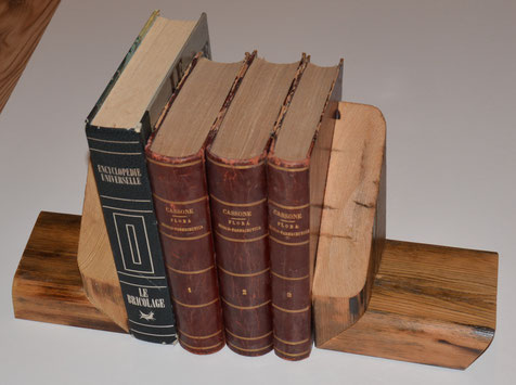 presse-livres en bois de chalet