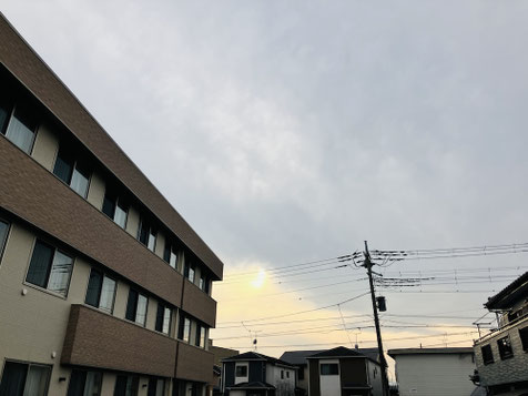 「すべての手続きが整った日の、穏やかな夕暮れ」
