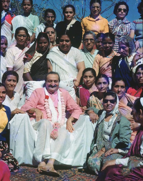 Meher Baba at the 1958 Sahavas with women followers