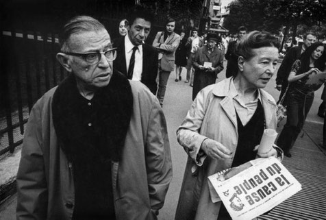 Paris: Jean-Paul Sartre og Simone de Beauvoir uddeler det forbudte mao-spontaneistiske blade "La cause du peuple"
