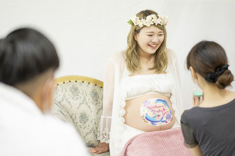 スタジオ夢物語 札幌のペイントアーティストによるマタニティペイント