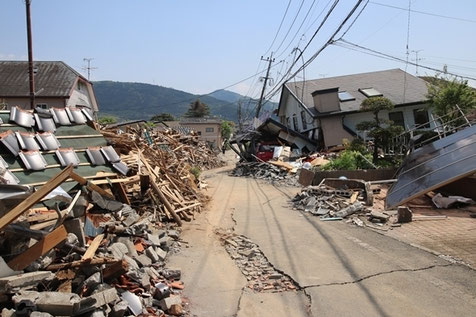 　　　　　　　　　　2016年4月　熊本地震倒壊家屋