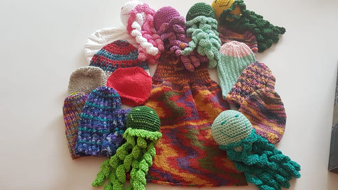 Strickarbeiten für die Frühchen