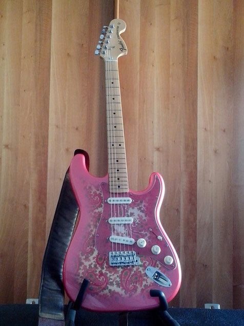 fender stratocaster PAISLEY PINK MADE IN JAPAN di Michele Gallo