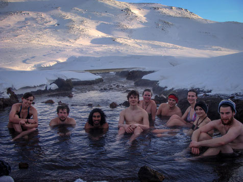 Looks cooler as it was: the hot river Reykjadalur // Sieht kalt aus, war es aber nicht: der 'hot river' Reykjadalur.