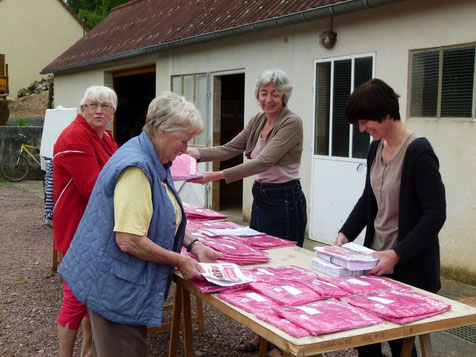 Remise des 105 tee shirts de la ROCHAMBELLE