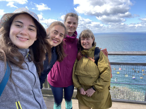 Jana, Emily, Monika und Lillemo bei der Probewanderung.