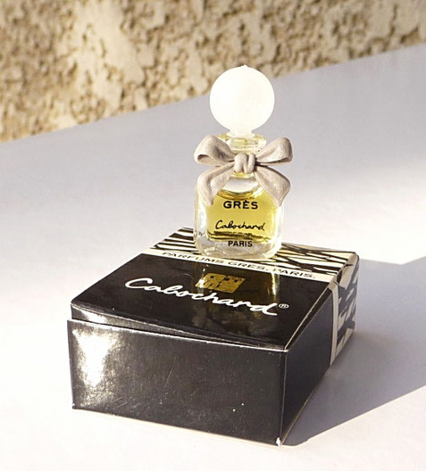 CABOCHARD - MINIATURE PARFUM 1,8 ML - NOEUD PLASTIQUE BEIGE CLAIR - DANS BOÎTE A RABAT
