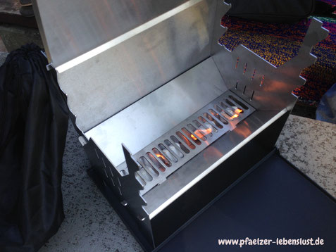 FENNEK GRILL, Tablet Grill, Laptop Grill, Holzkohle Grill, Outdoor Grill, Mobiler Grill, Camping Grill, Picknick Grill, Notebook Grill, Grill to go 